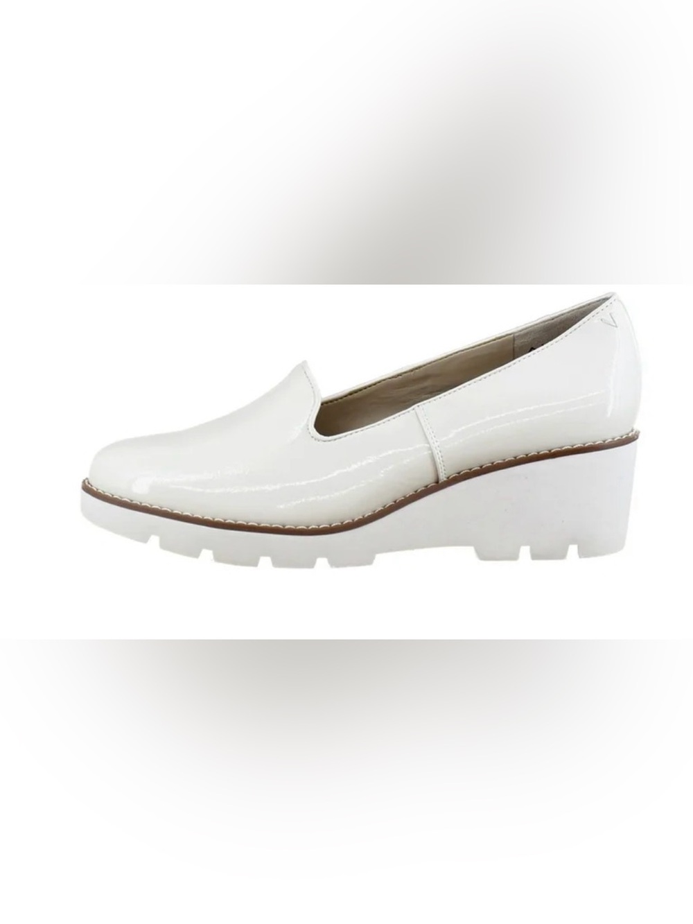 Vionic  Cream Patent Leather Wedge Loafers women’s Sz  9